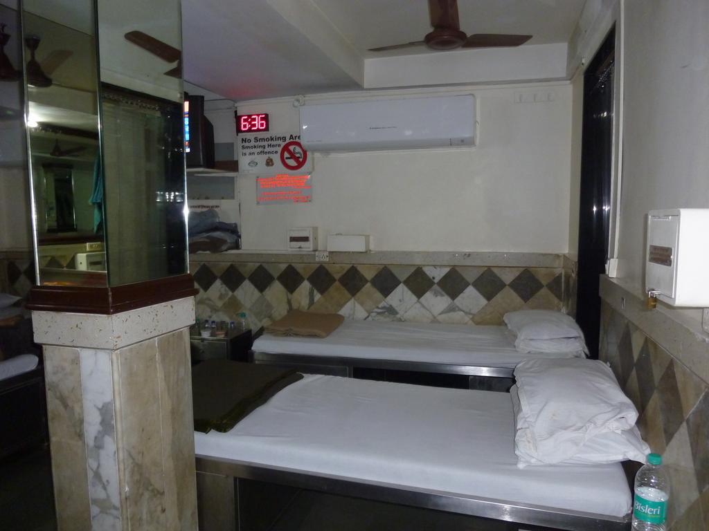 Yadgar Guest House 뭄바이 외부 사진