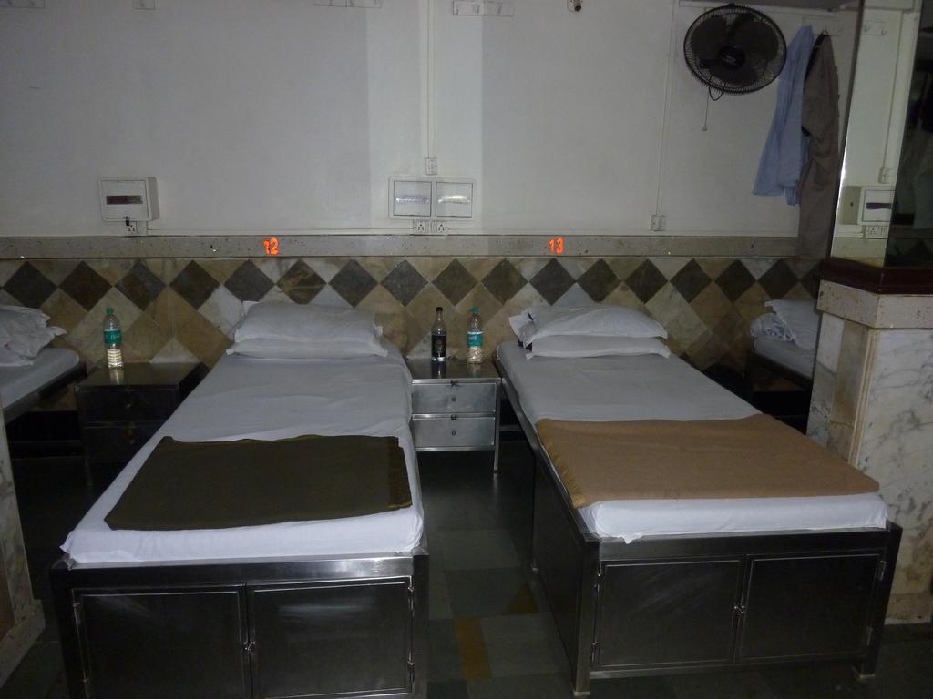 Yadgar Guest House 뭄바이 외부 사진
