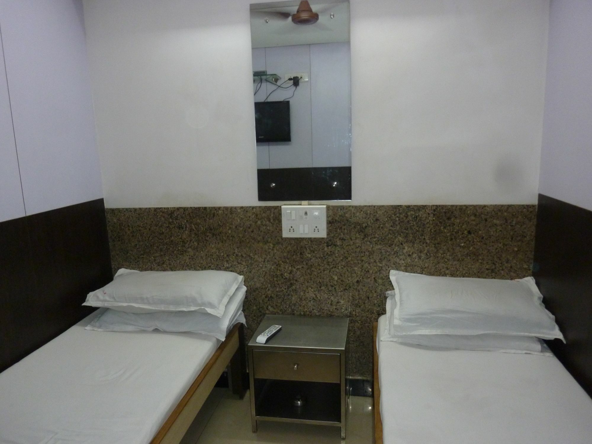 Yadgar Guest House 뭄바이 외부 사진