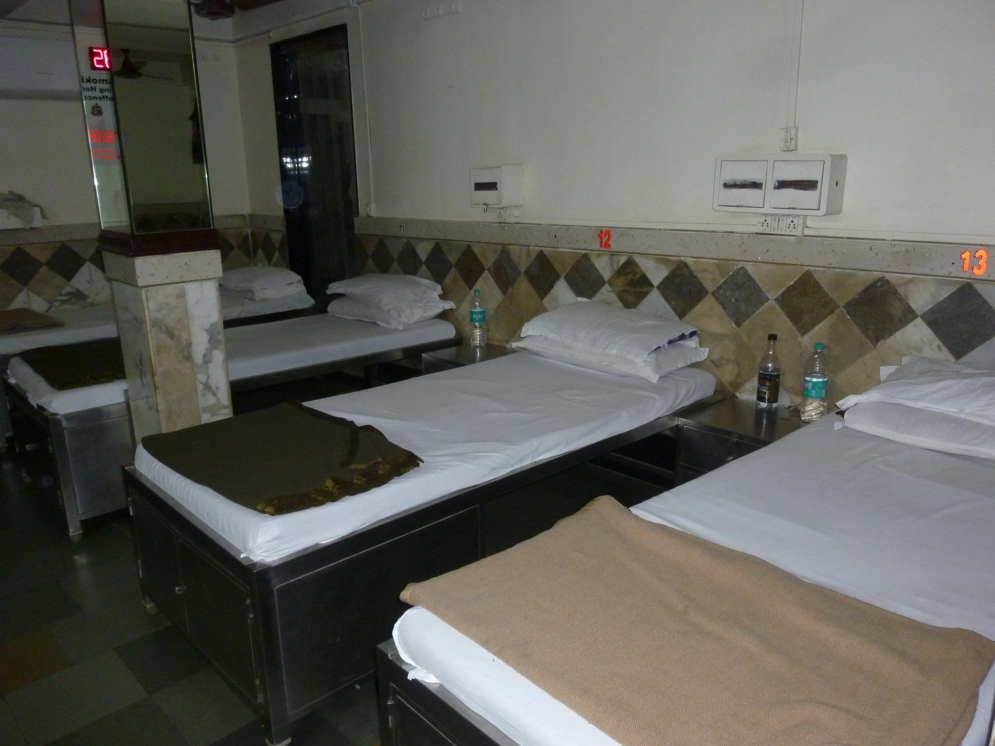 Yadgar Guest House 뭄바이 외부 사진